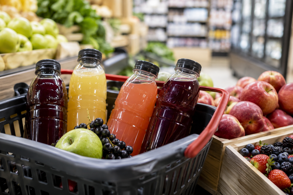 Fruvita Pure to jogurt pitny bez dodatku cukru z Biedronki. Sprawdzamy skład, producenta, aktualne smaki i cenę w 2026 roku. Czy klasyk wciąż się broni?