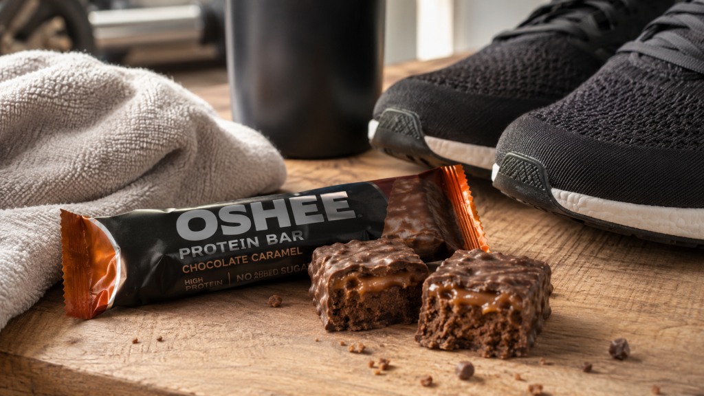 Ze stacji na siłownię — sprawdzamy, co potrafią batony proteinowe Oshee